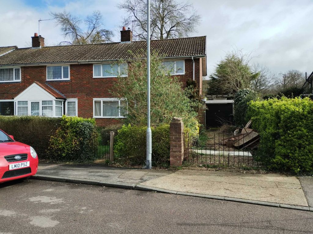 4 bed end terrace house for sale in Widmore Drive, Hemel Hempstead HP2