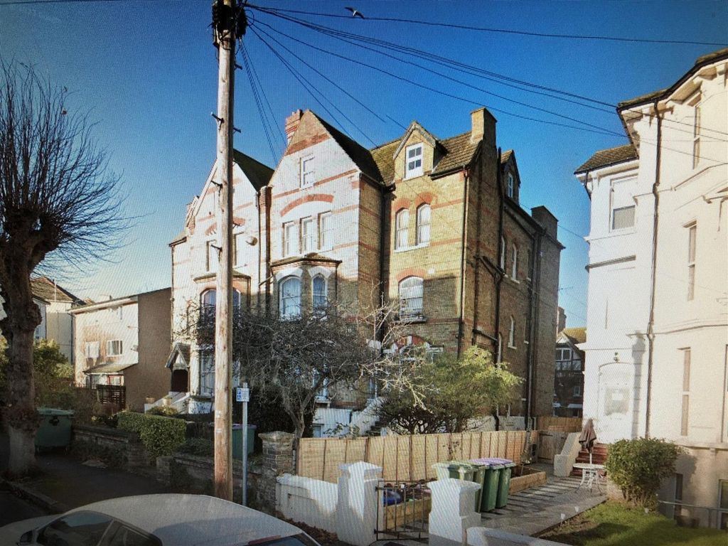 1 bed flat to rent in Connaught Road, Folkestone CT20, £625 pcm Zoopla
