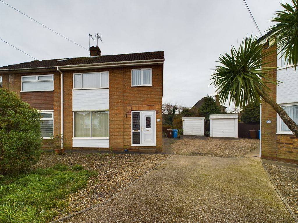 3 bed semidetached house for sale in Forbes Avenue, Yorkshire HU6, £