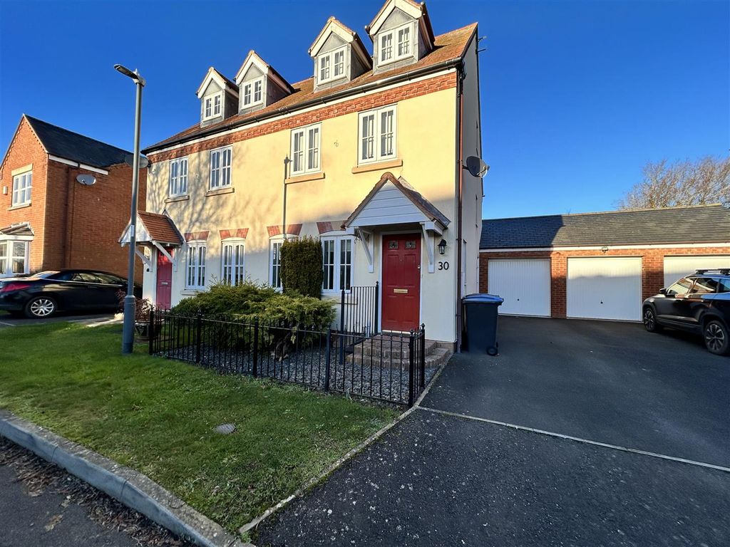 3 bed semidetached house to rent in Scowcroft Drive,