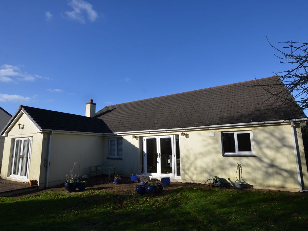 3 bed detached bungalow for sale in Grass Valley Park, Bodmin, Cornwall
