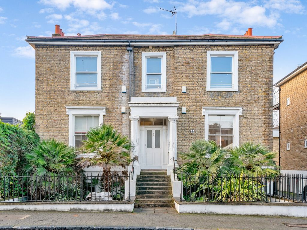 1 bed flat for sale in Balham Grove, London SW12, £450,000 Zoopla