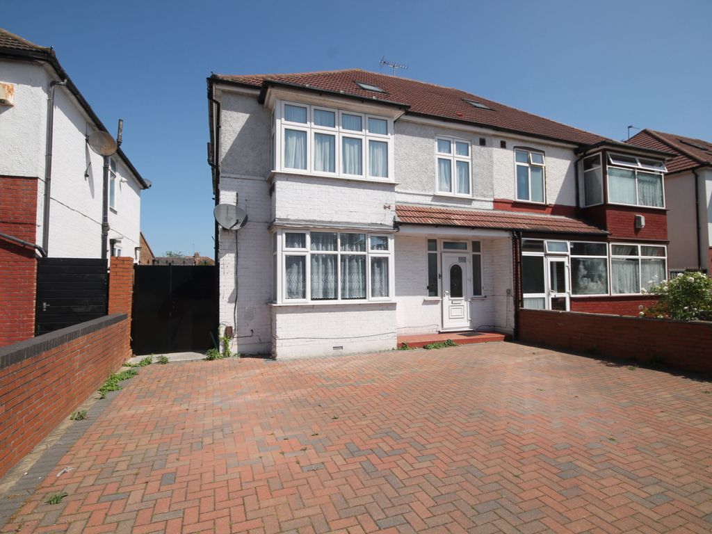 3 bed maisonette to rent in Bath Road, Hounslow TW3 - Zoopla