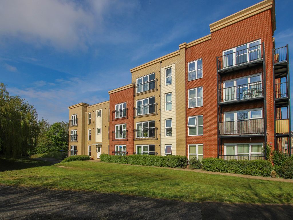 2 bed flat for sale in Broadhurst Place, Basildon SS14, £260,000 Zoopla