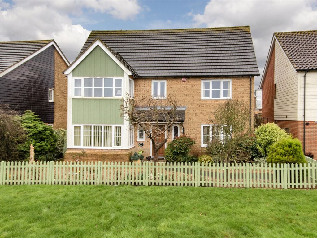 4 bed country house for sale in Wickers Walk, Hawkinge, Nr Folkestone