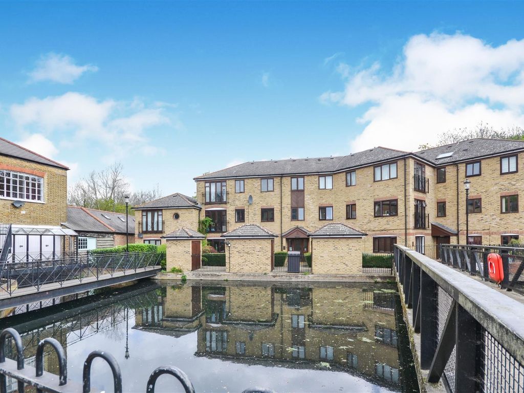 2 bed flat for sale in Wandle Road, Morden SM4 Zoopla