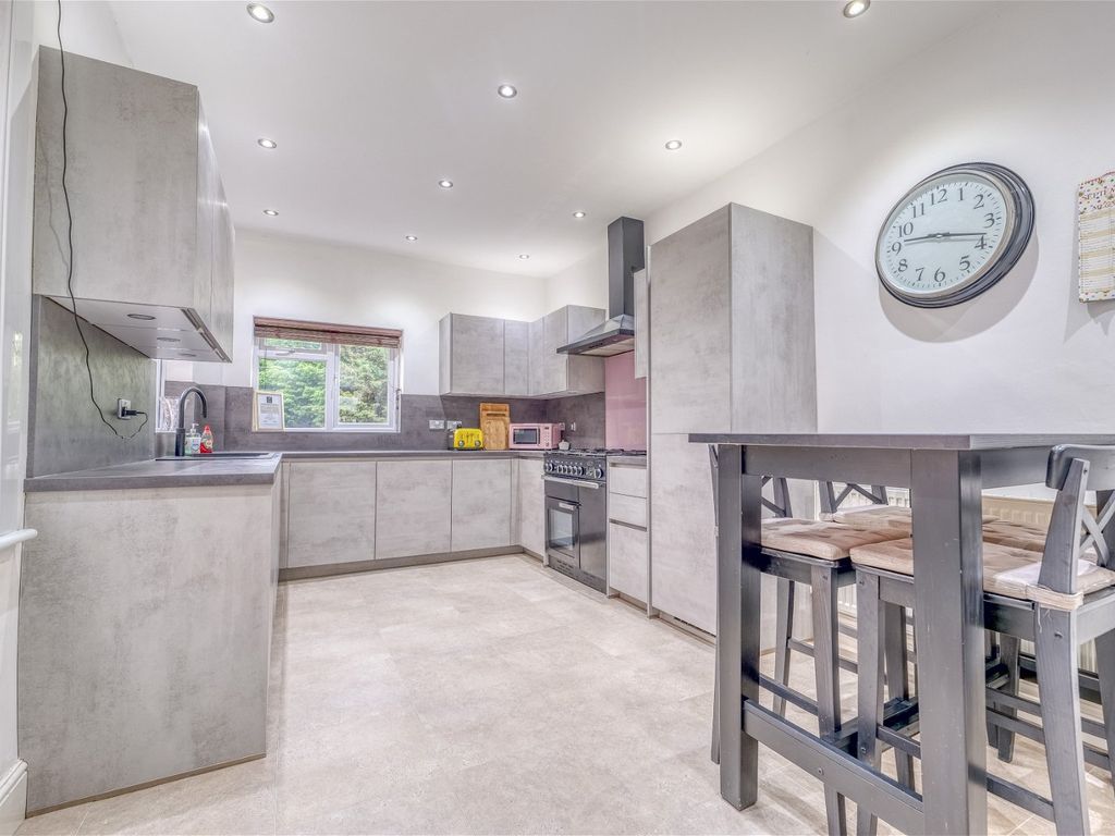 3 bed property for sale in Barkby Road, Syston, Leicester LE7, £320,000