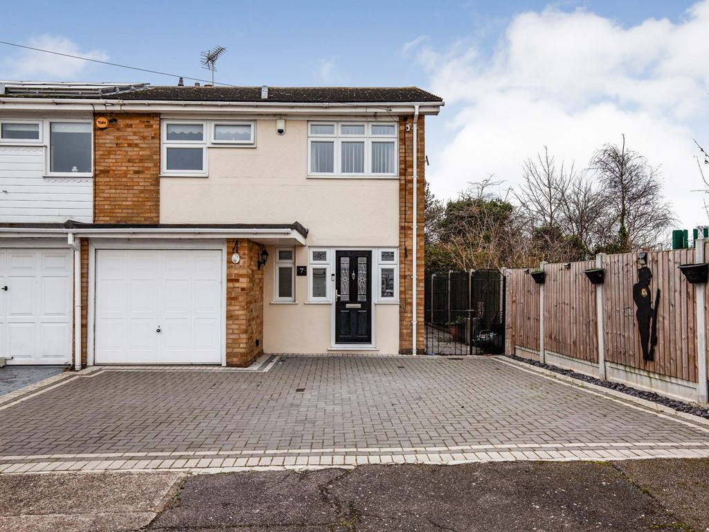 3 bed semidetached house for sale in Colbourne Close, StanfordLeHope
