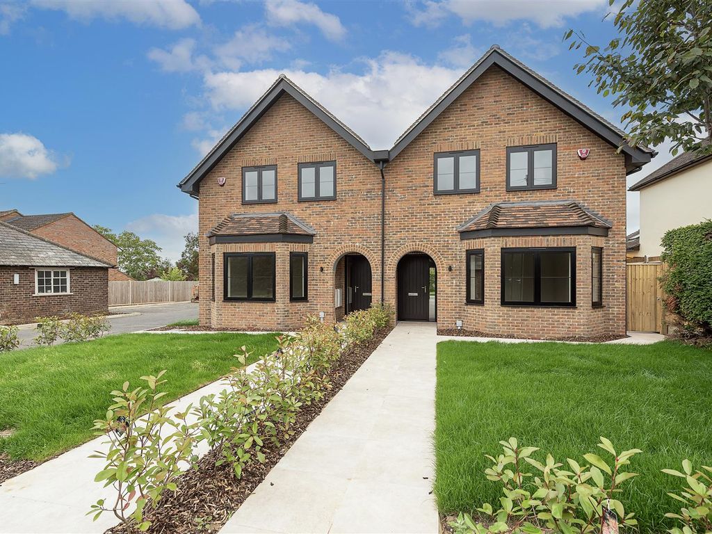3 bed semidetached house for sale in Hollybush Lane, Flamstead, St