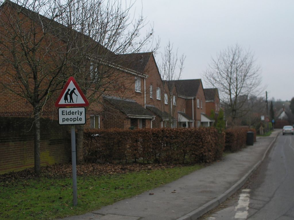 2 bed flat to rent in St. Albans Close, Swindon SN2, £782 pcm Zoopla