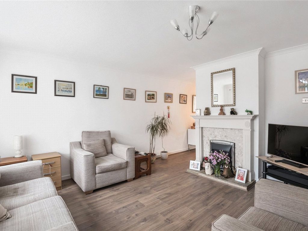 3 bed terraced house to rent in Roakes Avenue, Addlestone, Surrey KT15