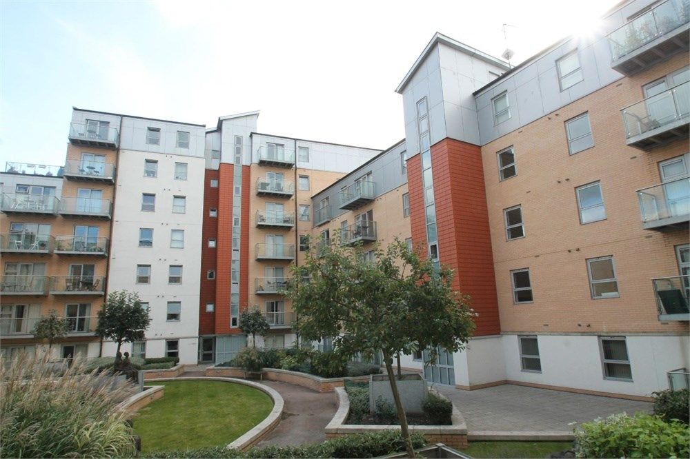 1 bed flat to rent in Queen Mary Avenue, South Woodford, London E18