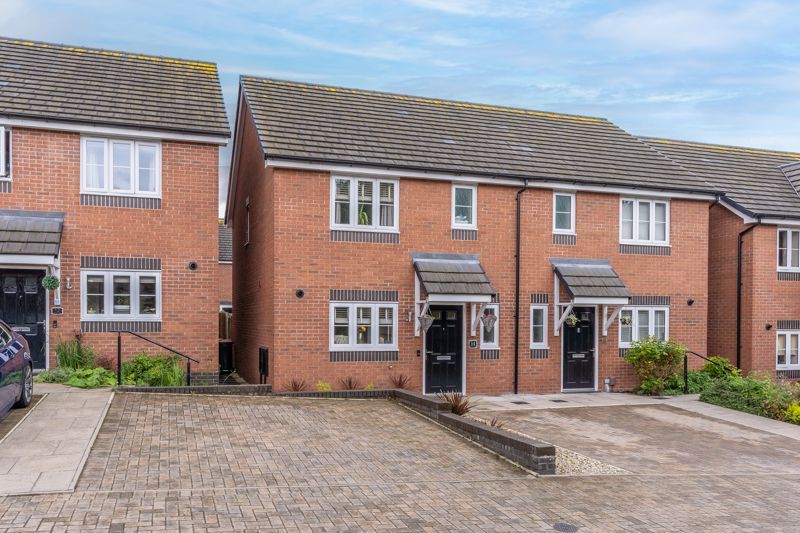 3 bed semidetached house for sale in Miners Way, St Telford