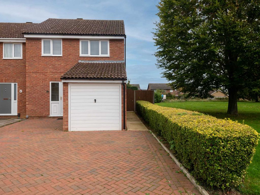3 bed semidetached house for sale in Jenkins Close, St Neots PE19, £