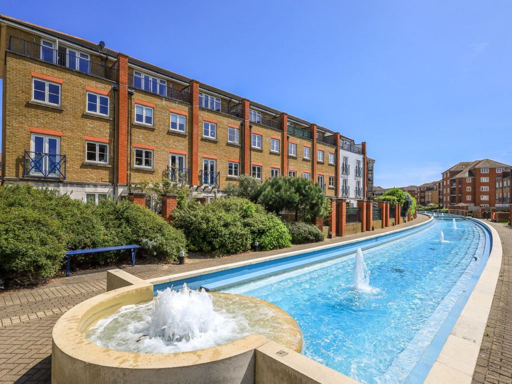 4 bed town house for sale in Santa Cruz Drive, Eastbourne BN23, £