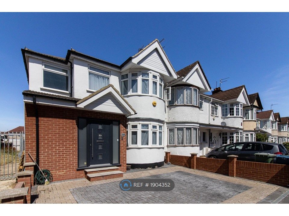 4 bed end terrace house to rent in Lynton Road, Harrow HA2, £2,600 pcm