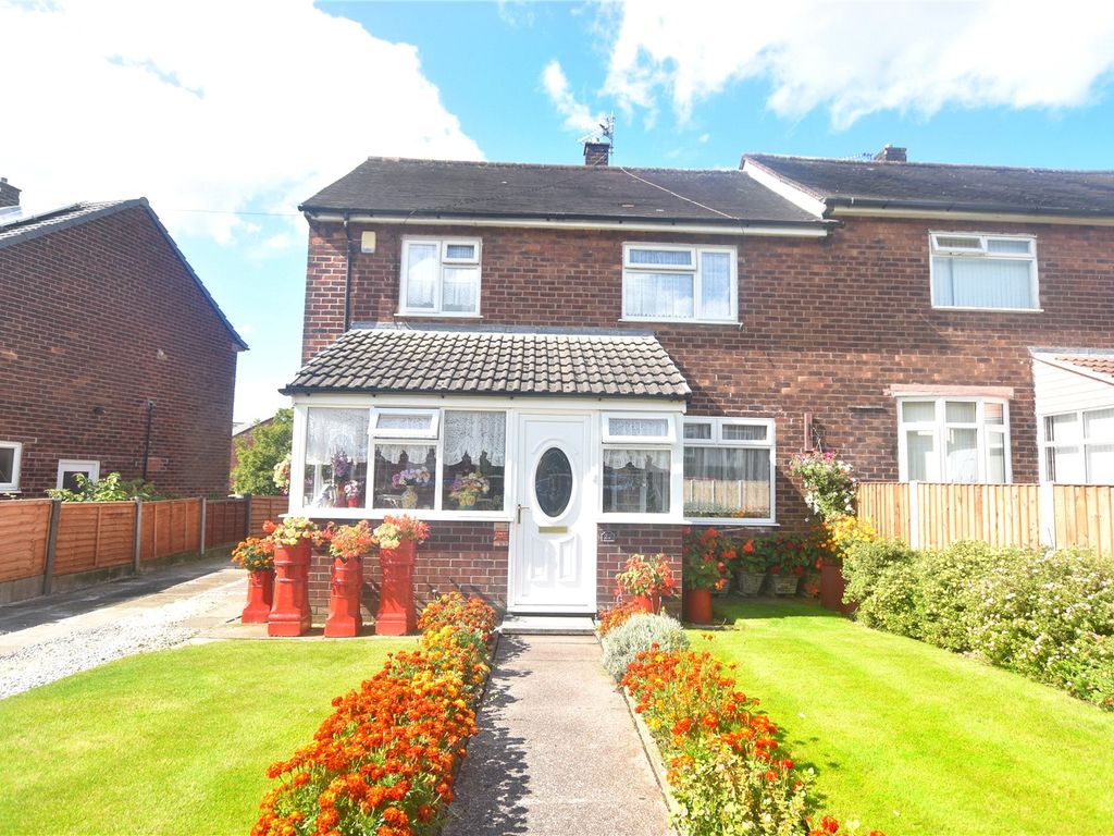 3 bed semidetached house for sale in Newton Crescent, Middleton