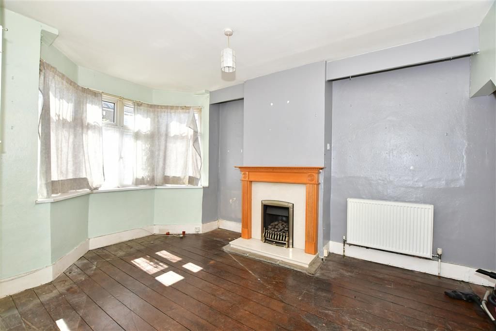 3 bed terraced house for sale in Bramley Close, London E17, £400,000