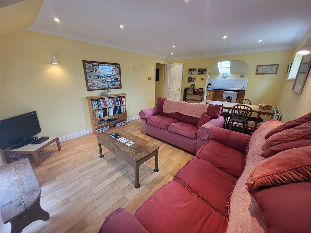 3 bed flat for sale in Cresswell Street, Tenby SA70 Zoopla