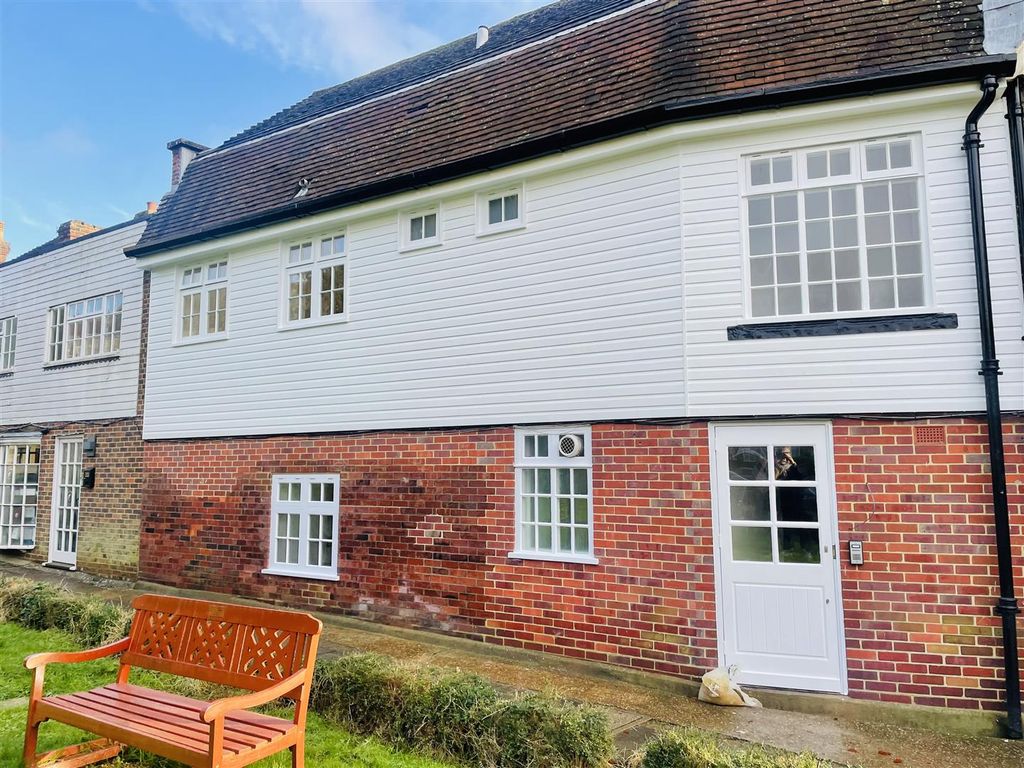 2 bed flat to rent in High Street, Tenterden TN30, £1,550 pcm Zoopla