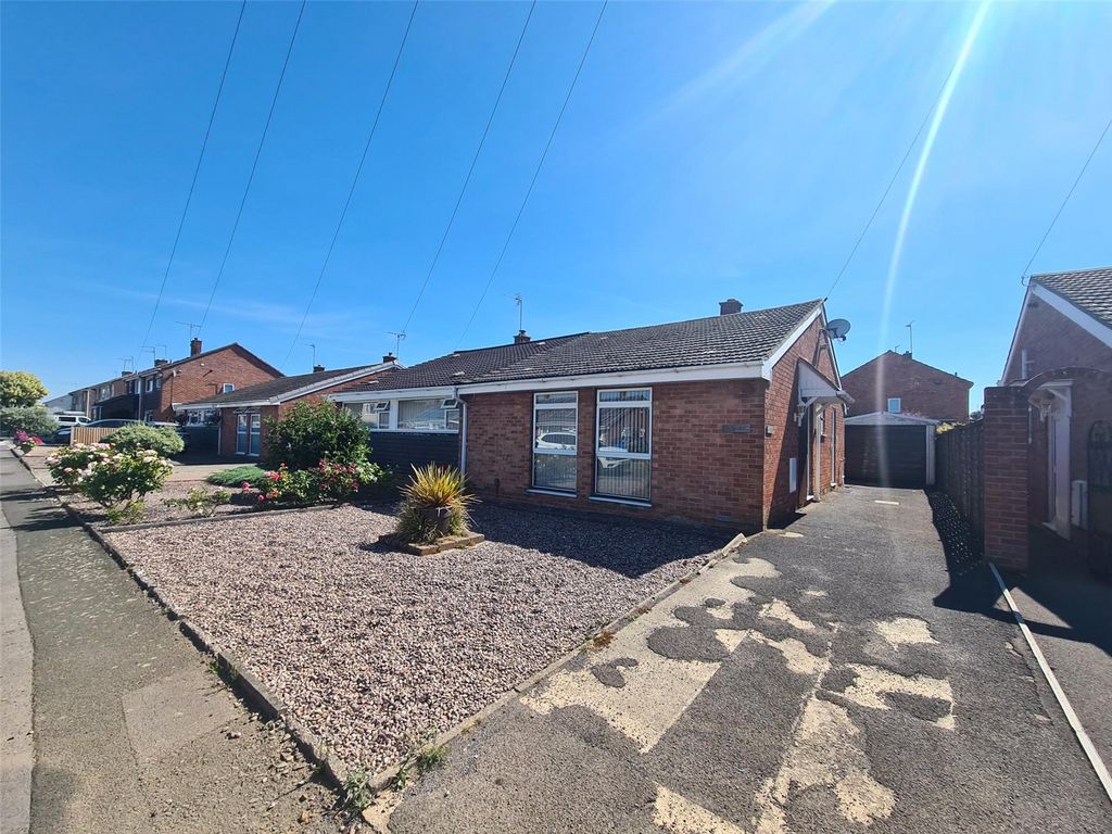 2 bed bungalow for sale in Ellesmere Close, Hucclecote, Gloucester