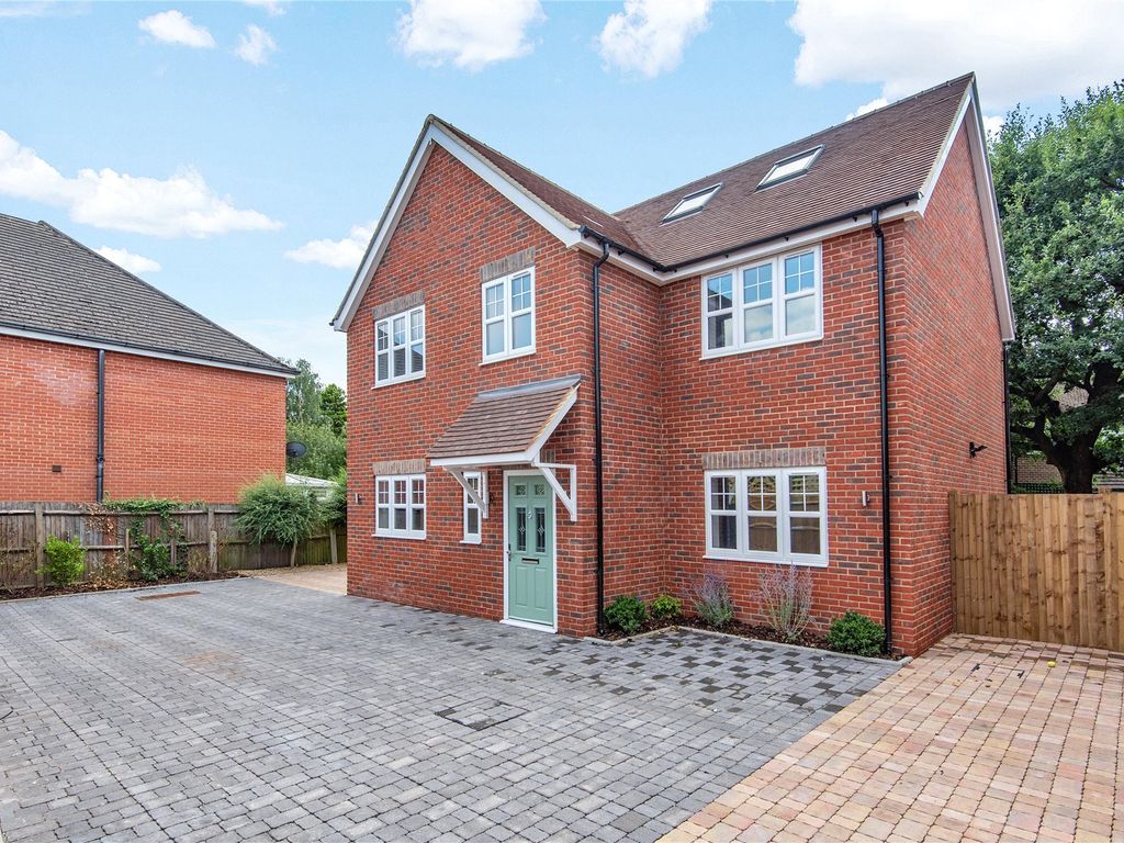 5 bed detached house for sale in Simplemarsh Road, Addlestone KT15 Zoopla