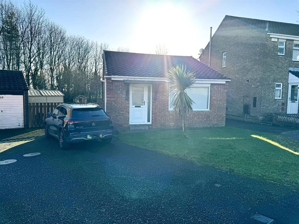 2 bed detached bungalow to rent in Mildenhall Close, South Fens