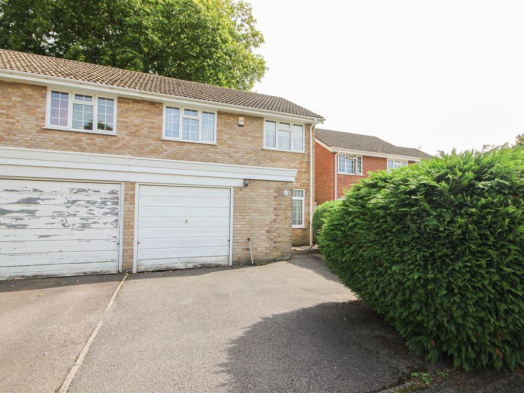 3 bed semidetached house for sale in Bridgers Close, Rownhams