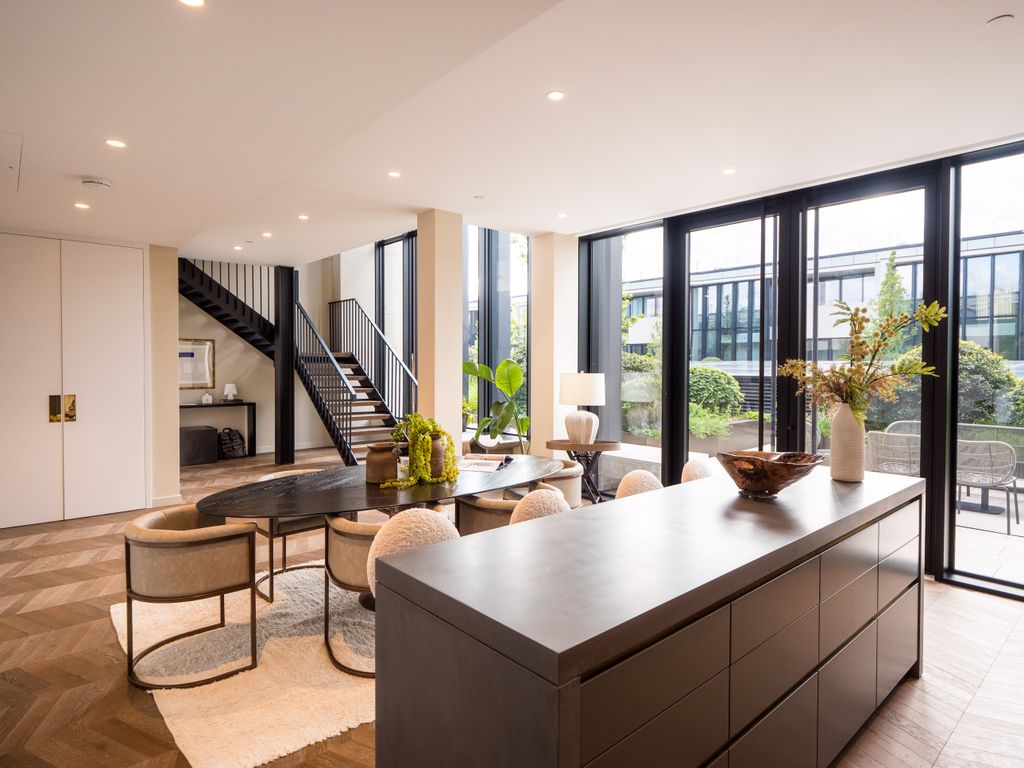 Village Courtyard, London SW11  