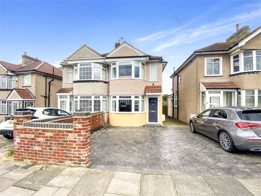 2 bed semidetached house for sale in Wendover Way, South Welling, Kent