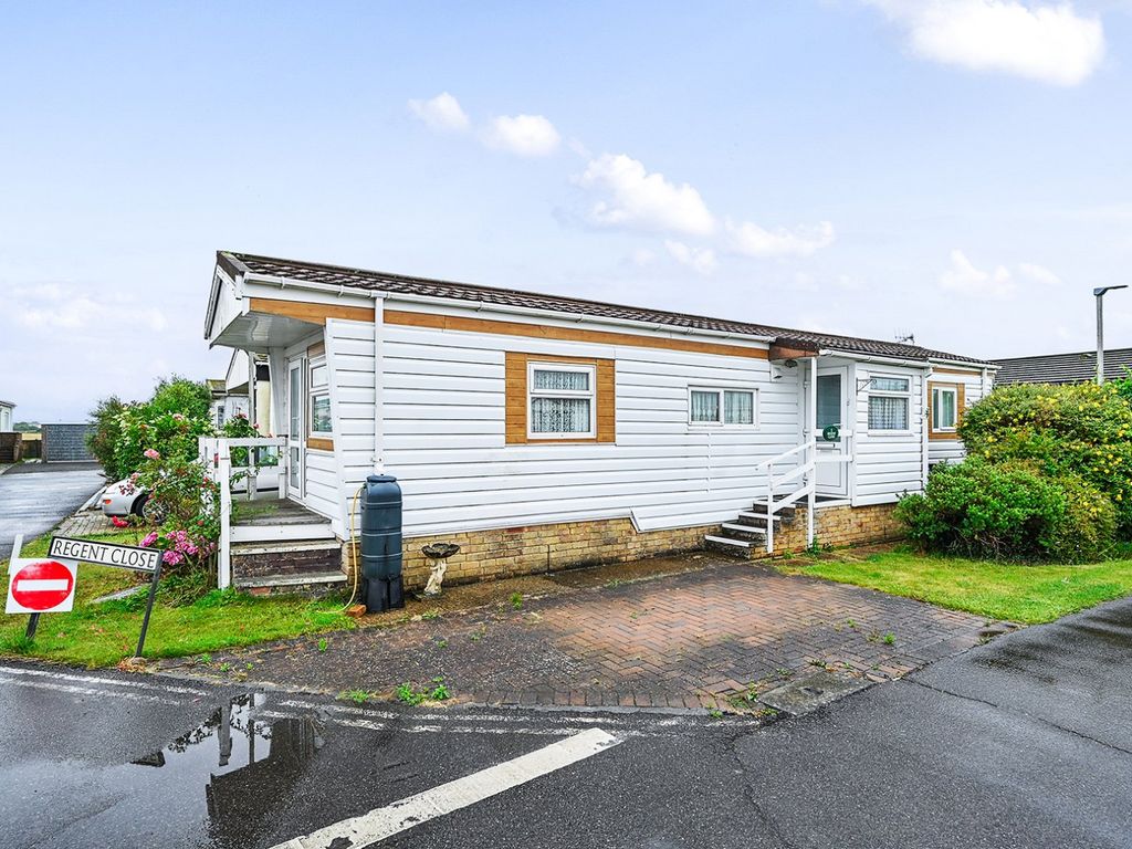 2 bed mobile/park home for sale in Regent Close, Broadway Park, Lancing, West Sussex BN15, £