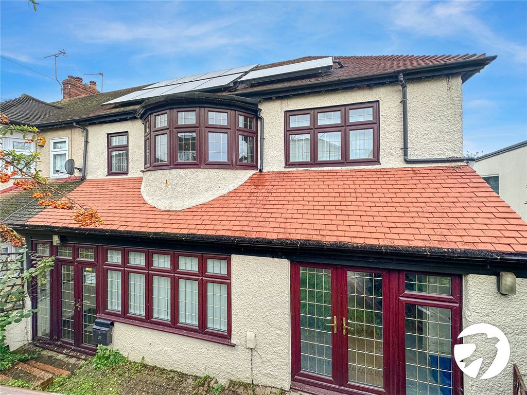 5 bed end terrace house for sale in Central Park Gardens, Chatham, Kent