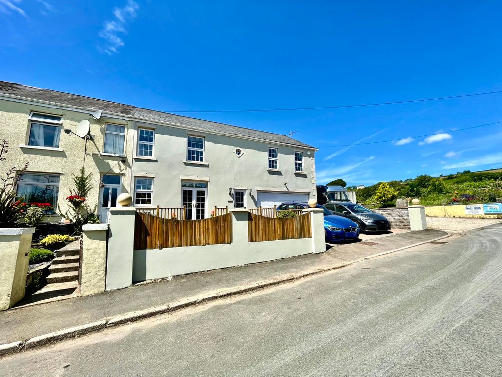 4 bed semidetached house for sale in FforddYGyfraith, Cefn Cribwr