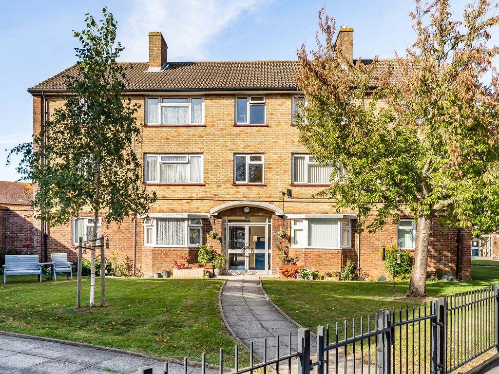 2 bed flat for sale in Northern Parade, Portsmouth PO2, £165,000 Zoopla