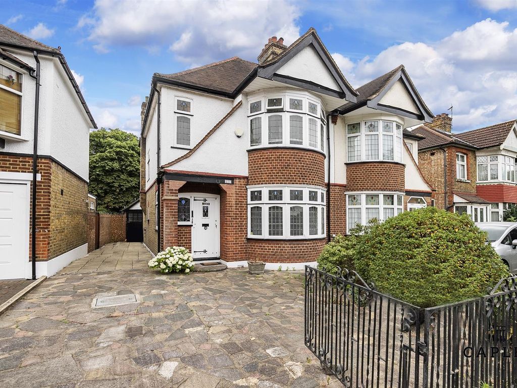 3 bed semidetached house for sale in Old Church Road, London E4, £
