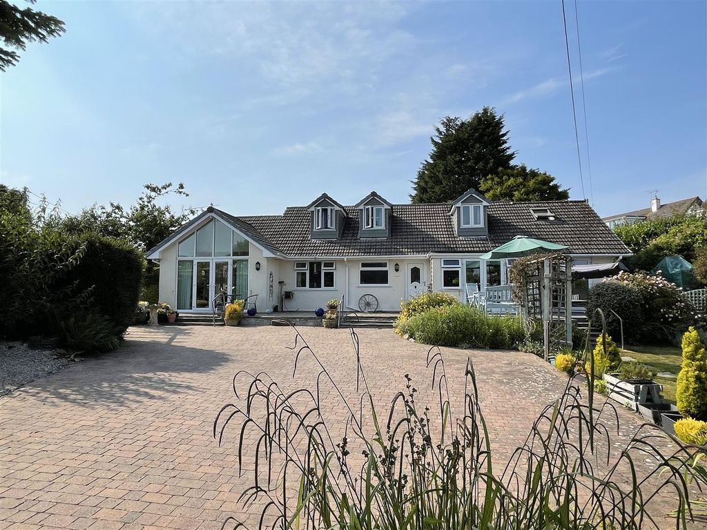 4 bed detached house for sale in St. Stephen Road, Sticker, St. Austell