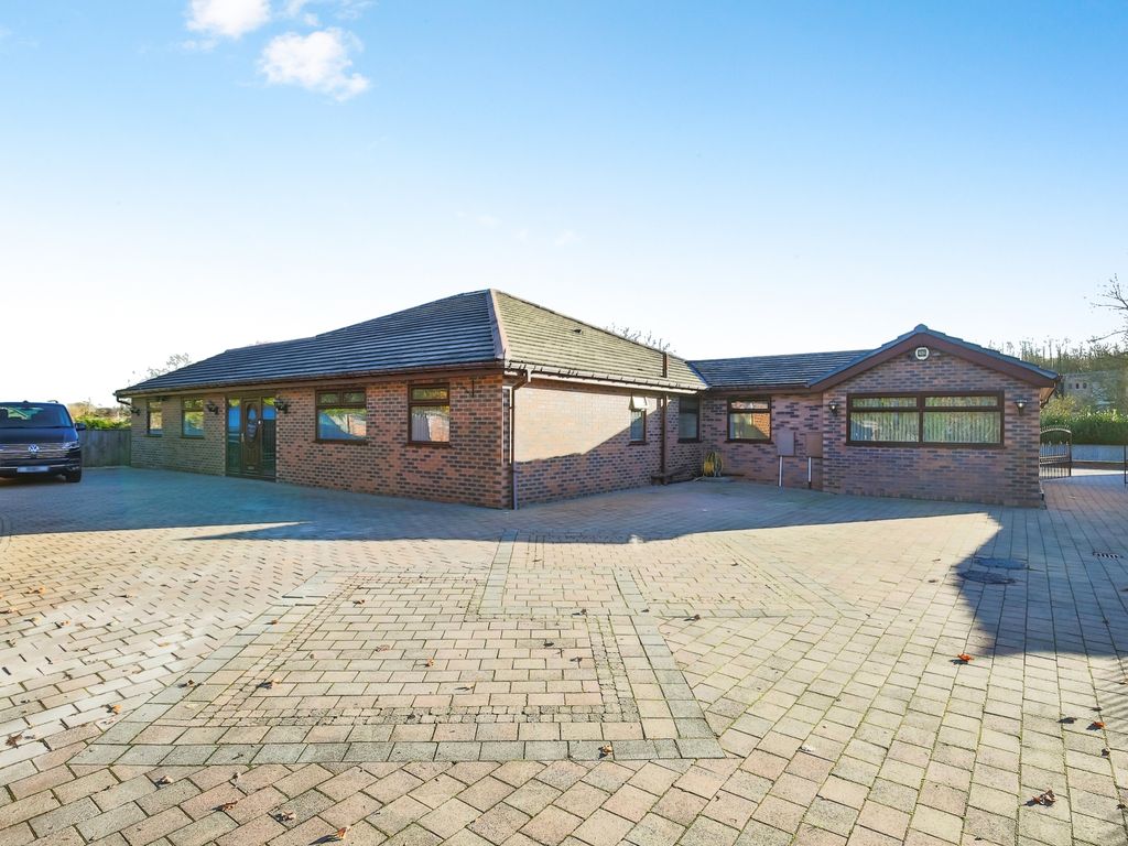 4 bed bungalow for sale in Kellet Lane, Bamber Bridge, Preston PR5, £