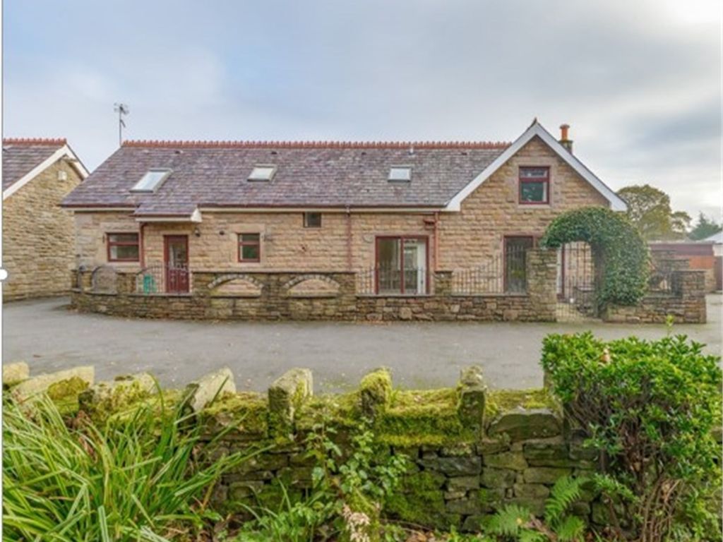 3 bed semidetached house for sale in Anderton Court, Bolton Road