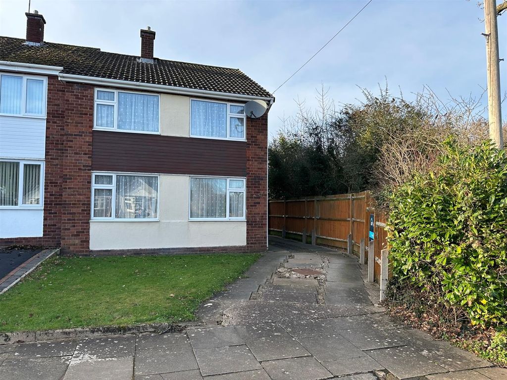 4 bed semidetached house for sale in Hardwick Close, Mount Nod