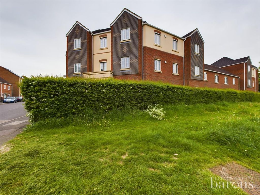 2 bed flat for sale in Wedderburn Avenue, Beggarwood, Basingstoke RG22