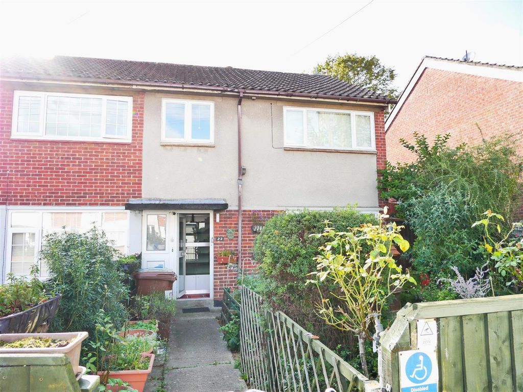 3 bed semidetached house for sale in Baydon Grove, Calne SN11, £