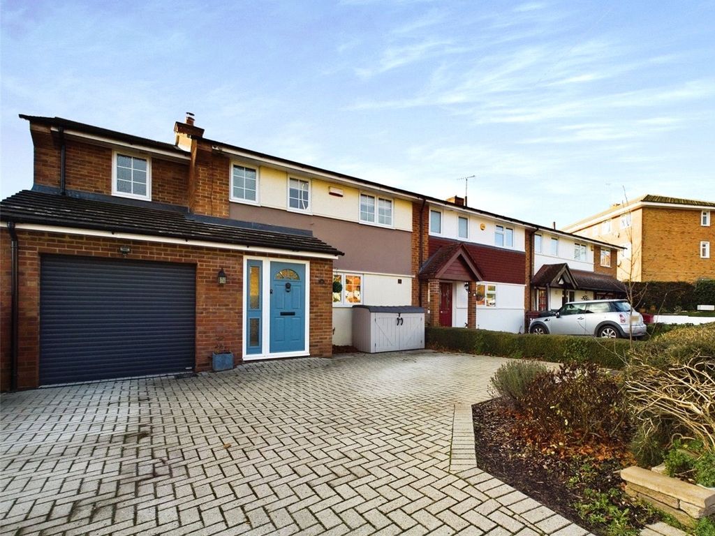 4 bed semidetached house for sale in Southcote Farm Lane, Reading