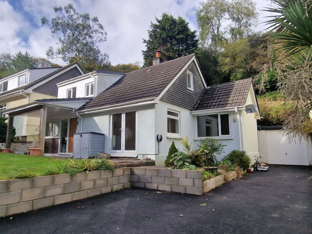 4 bed detached house to rent in Roseleigh, Keveral Gardens, Seaton