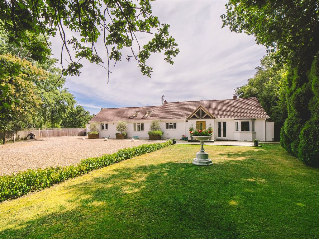 6 bed bungalow for sale in Maidenhead Road, Wokingham, Berkshire RG40