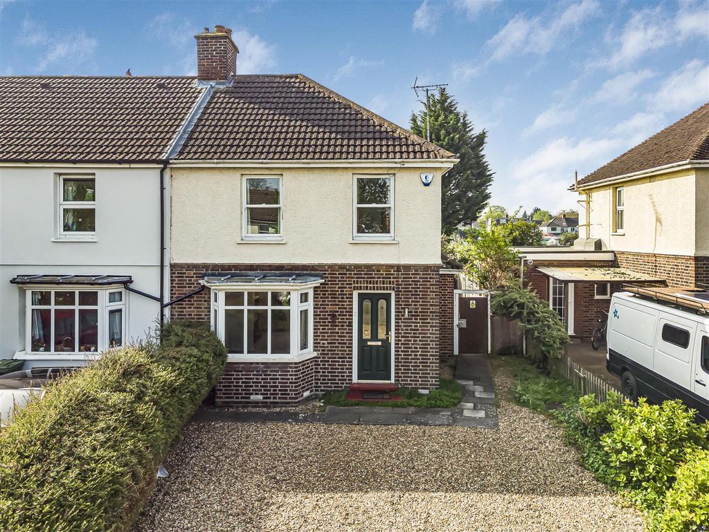 3 bed end terrace house for sale in Glebe Road, Cambridge CB1, £575,000