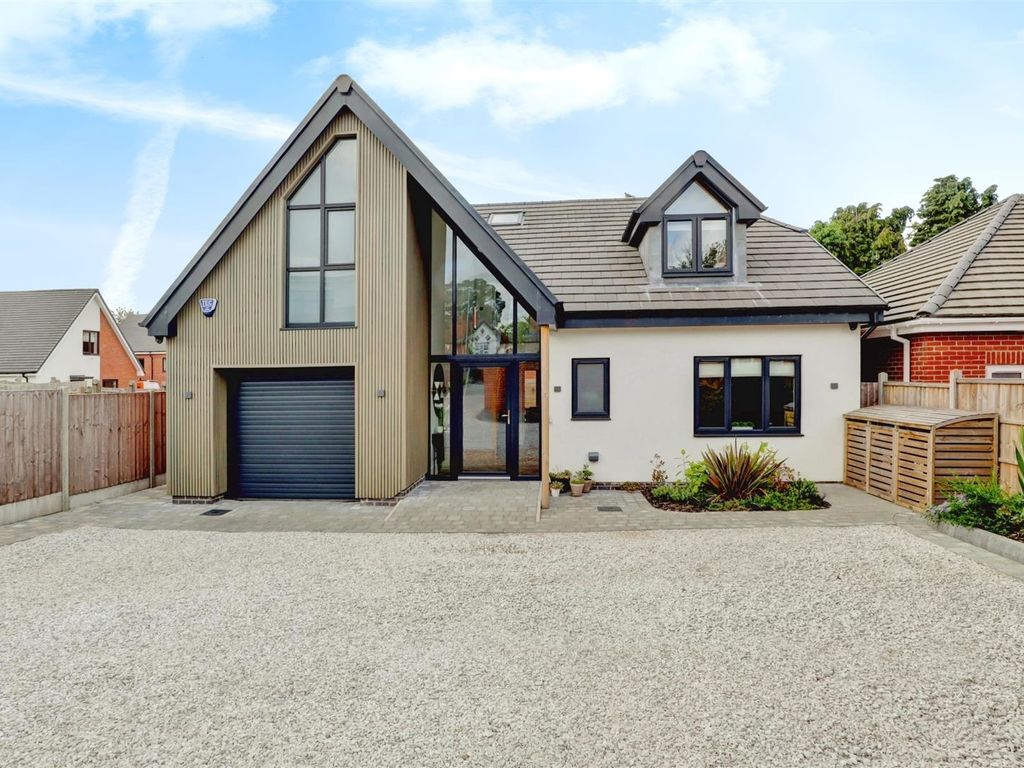 5 bed detached house for sale in Wykin Road, Hinckley LE10, £575,000