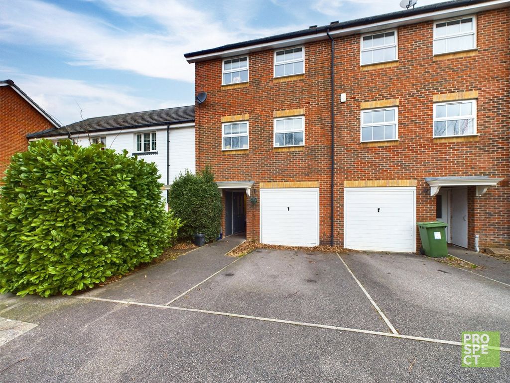 4 bed terraced house for sale in Maple Avenue, Farnborough, Hampshire