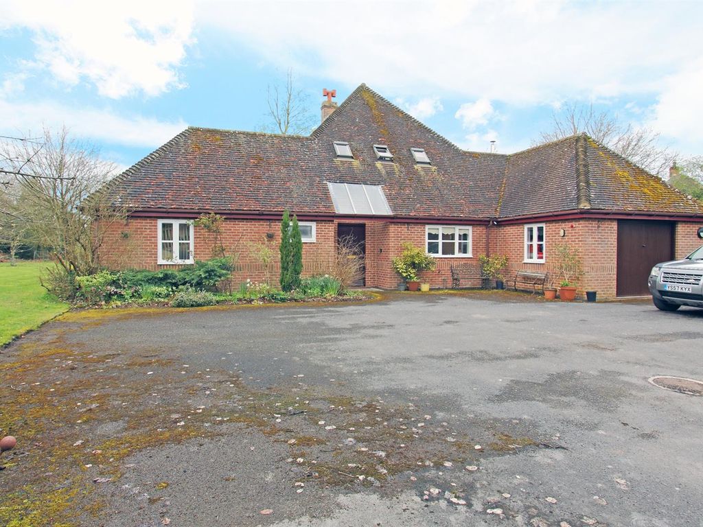 4 bed detached house to rent in Church Road, Woodborough, Pewsey SN9