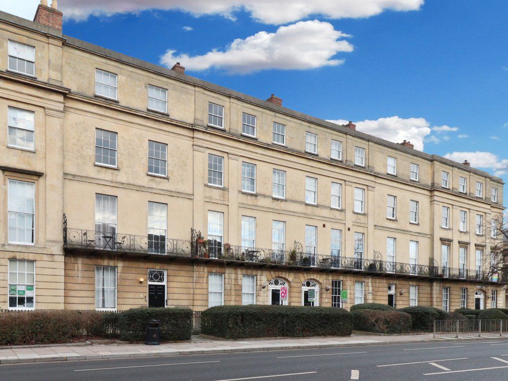2 bed flat to rent in St. Margarets Road, Cheltenham GL50, £1,150 pcm