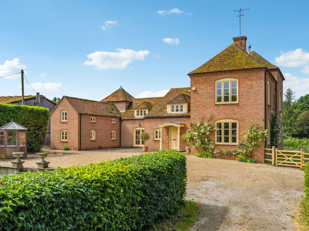 4 bed detached house to rent in The Garden House, Thame, Oxfordshire